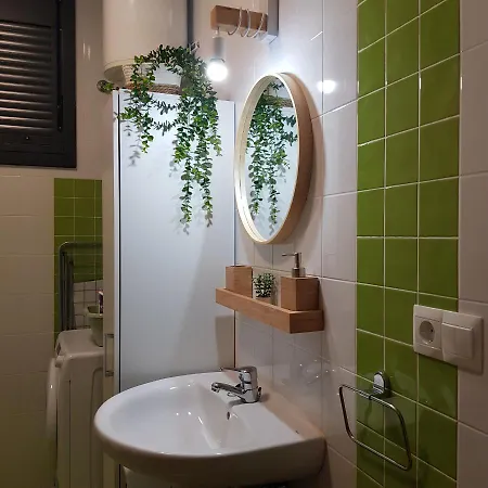 Estudio Ideal 2 En Vacaciones Y Trabajo דירה